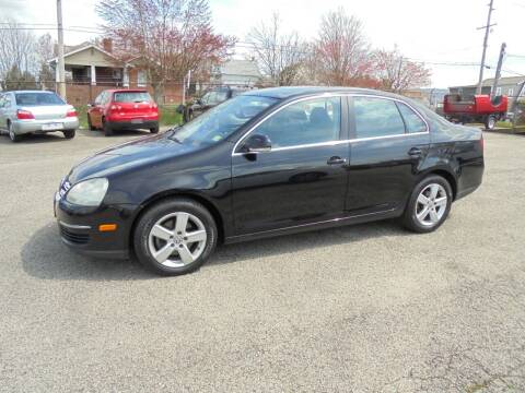2009 Volkswagen Jetta for sale at B & G AUTO SALES in Uniontown PA