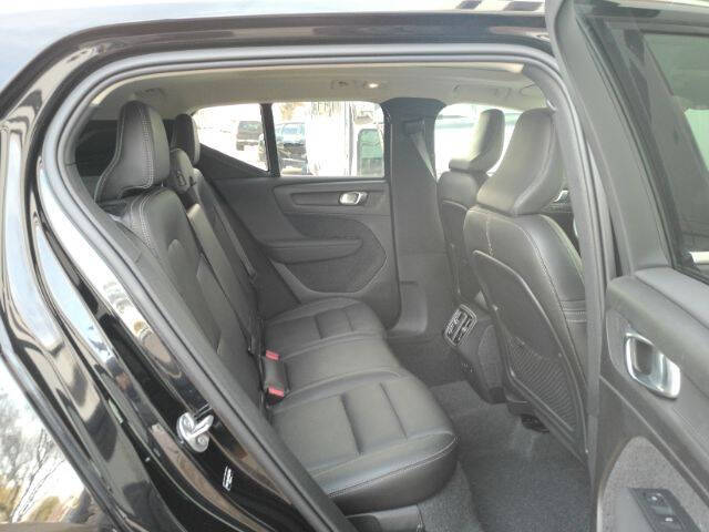 2025 Volvo XC40 B5 Core Bright Theme