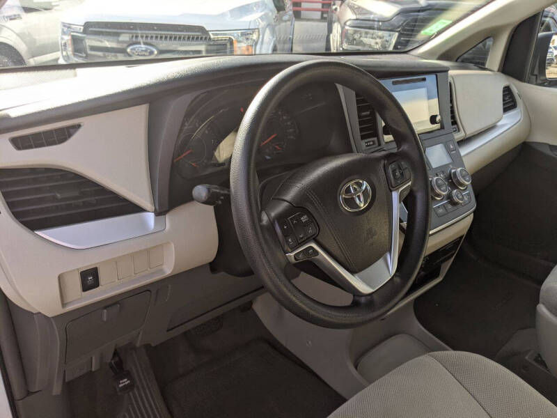 2017 Toyota Sienna L 7-Passenger