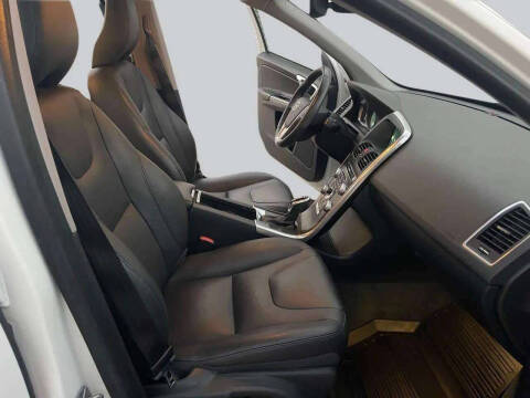 2016 Volvo XC60 T5 Drive-E Premier