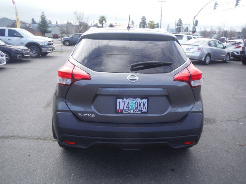 2019 Nissan Kicks S