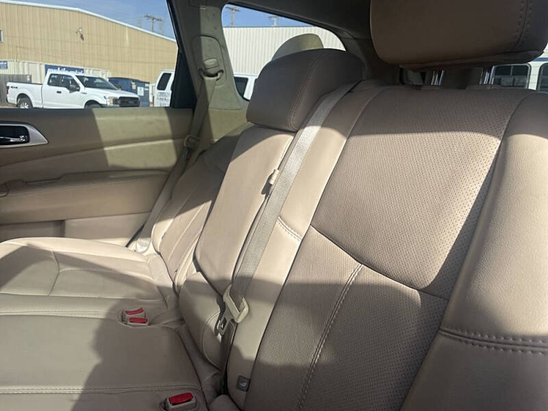 2017 Nissan Pathfinder Platinum