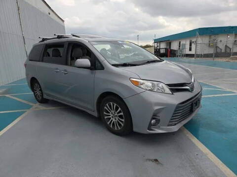 2018 Toyota Sienna XLE 8-Passenger