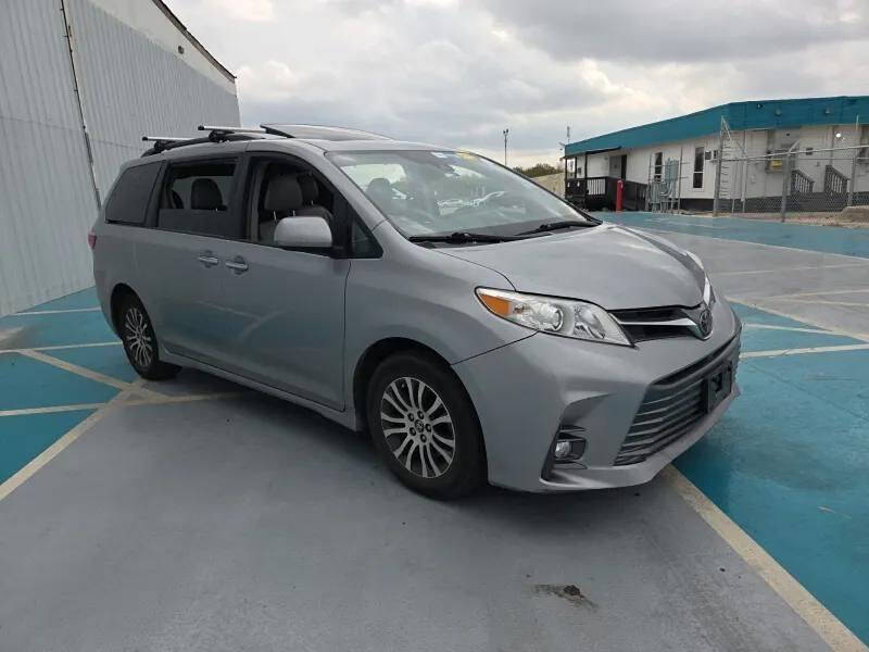 2018 Toyota Sienna XLE 8-Passenger