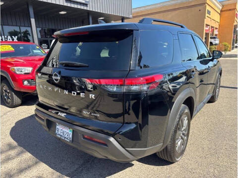 2024 Nissan Pathfinder SV