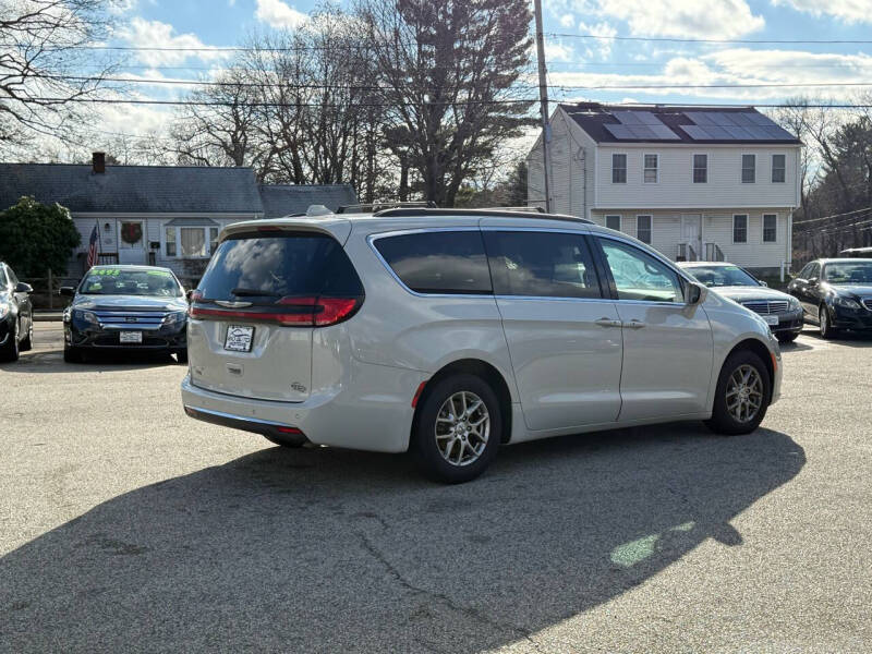 2021 Chrysler Pacifica Touring photo 6