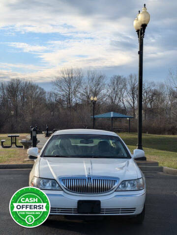 2003 Lincoln Town Car for sale at Meramec Auto Sales in Valley Park MO