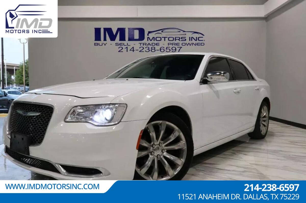 2019 Chrysler 300 for sale at IMD MOTORS, INC in Dallas, TX