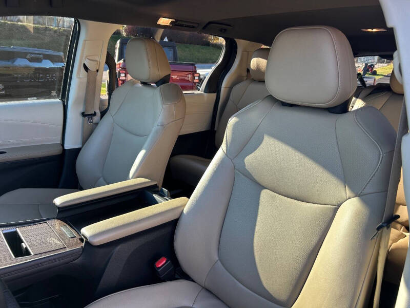 2022 Toyota Sienna XLE 8-Passenger