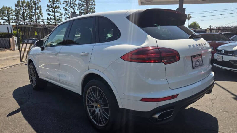 2017 Porsche Cayenne Platinum Edition