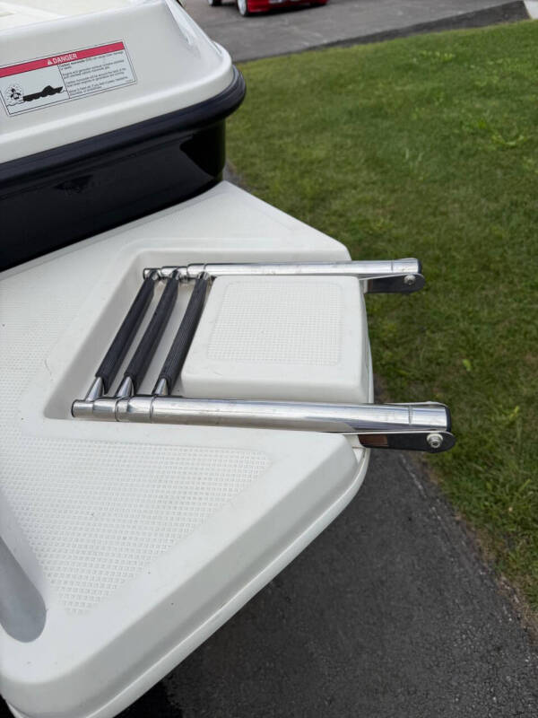 2016 Bayliner 18 Element