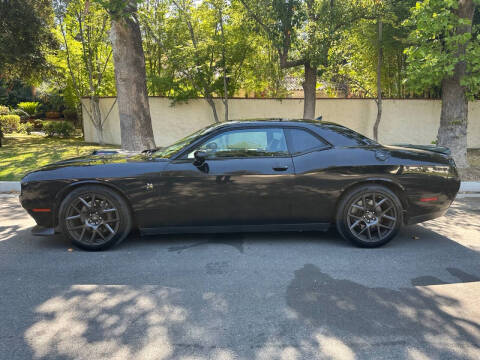 2017 Dodge Challenger 392 HEMI Scat Pack Shaker