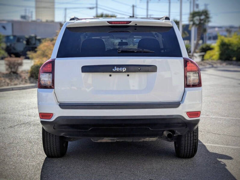 2015 Jeep Compass Sport photo 6