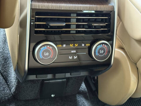 2025 Land Rover Range Rover P550e SE