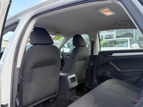 2017 Volkswagen Passat 1.8T S