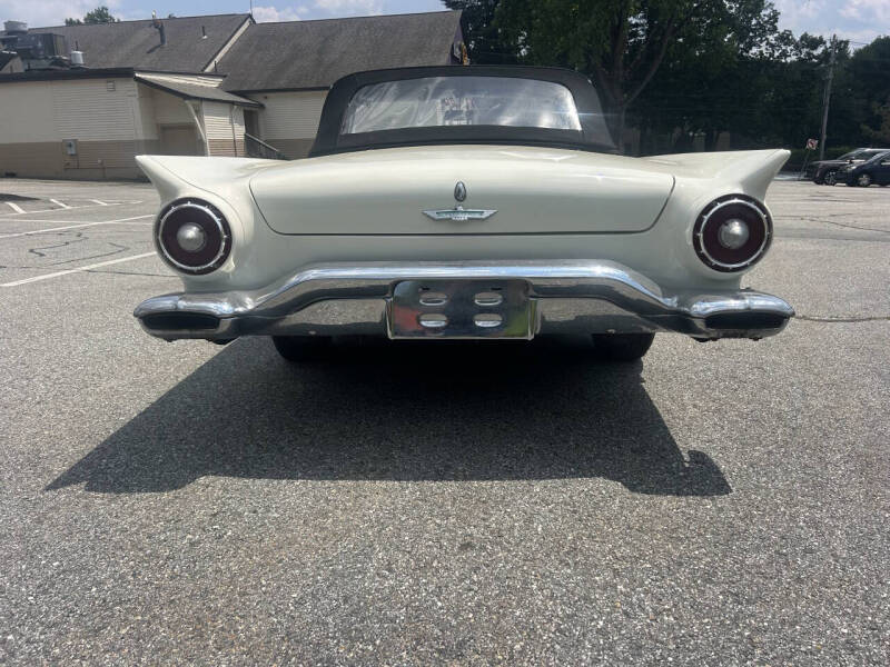 1957 Ford Thunderbird