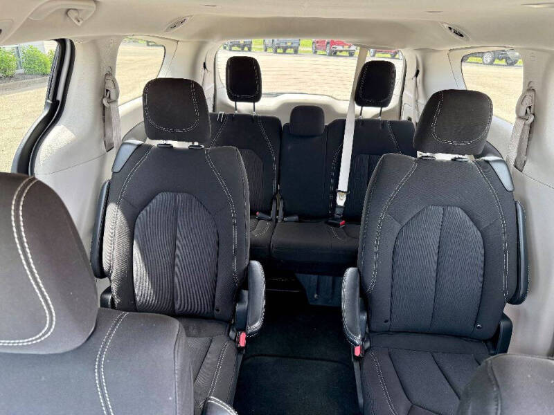 2023 Chrysler Voyager LX