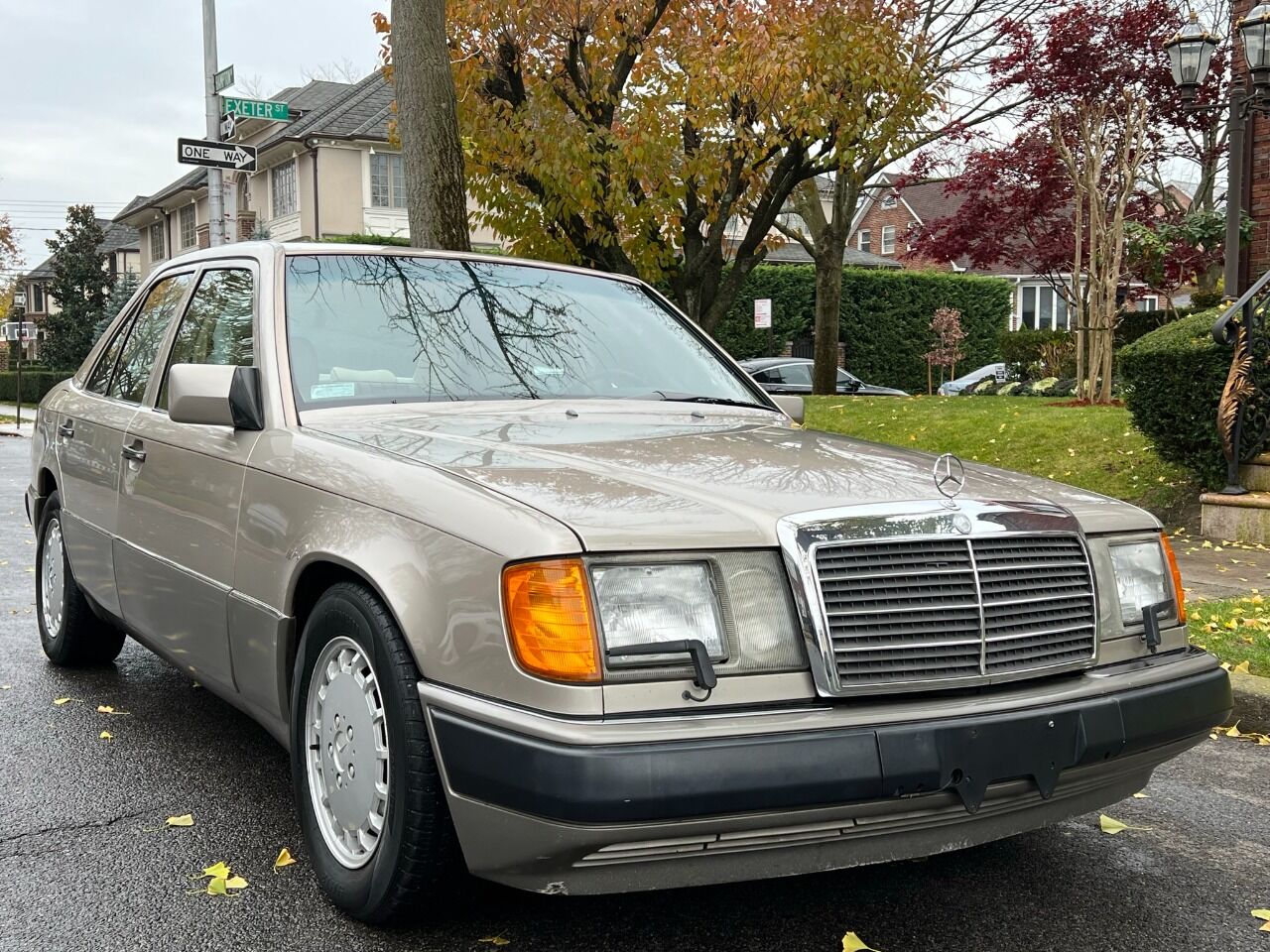 1990 Mercedes-Benz 300-Class  - $6,900