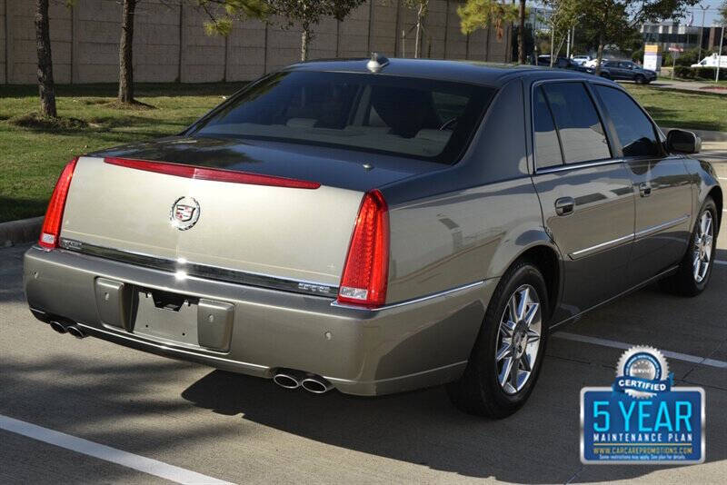 2011 Cadillac DTS Luxury Collection