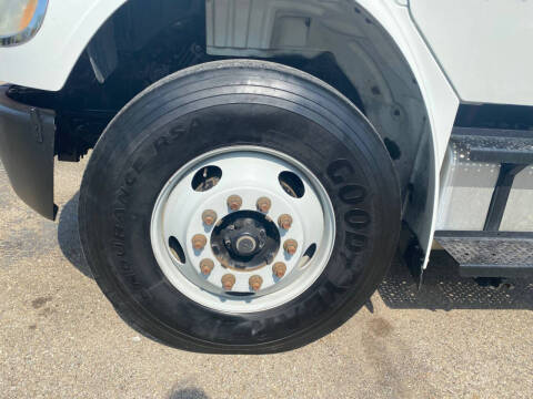 2008 Freightliner M2 106