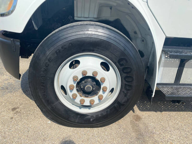 2008 Freightliner M2 106