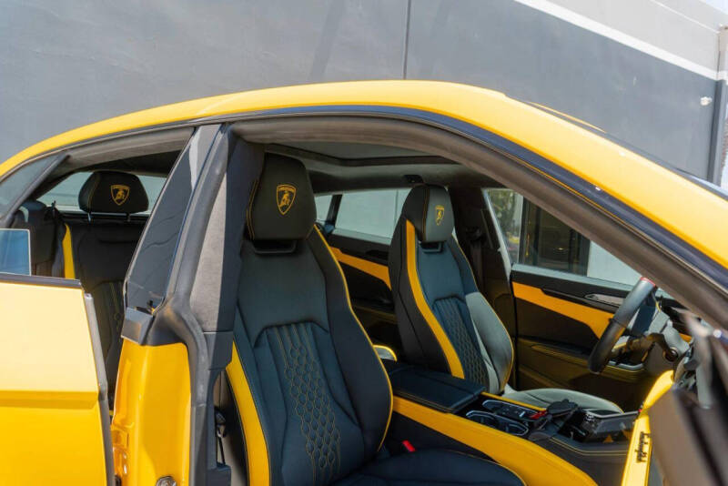 2025 Lamborghini Urus SE