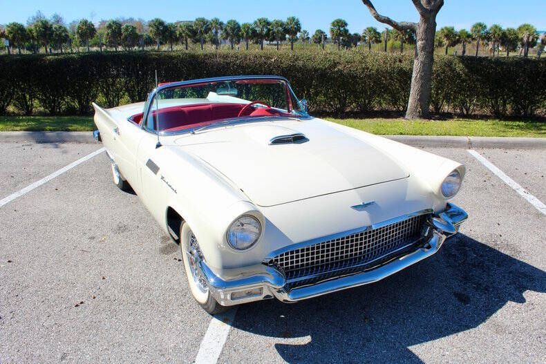 1957 Ford Thunderbird