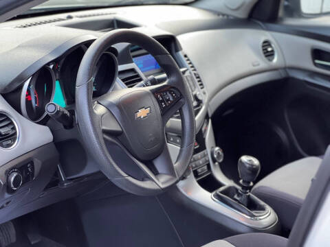 2013 Chevrolet Cruze LS Manual