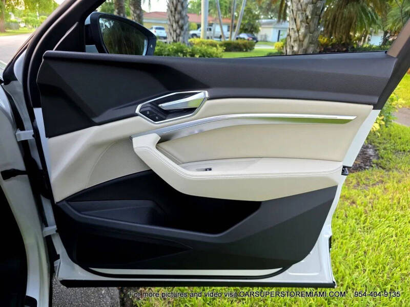 2021 Audi e-tron quattro Premium