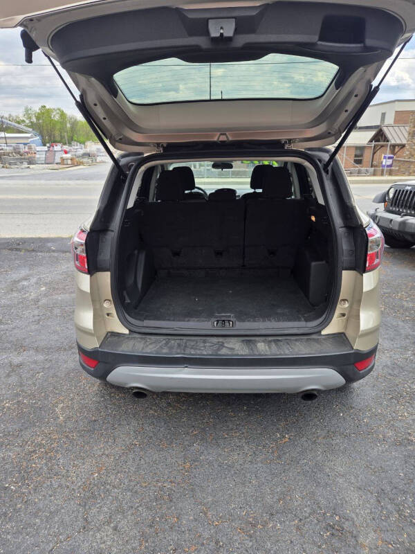 2017 Ford Escape SE - Photo 9