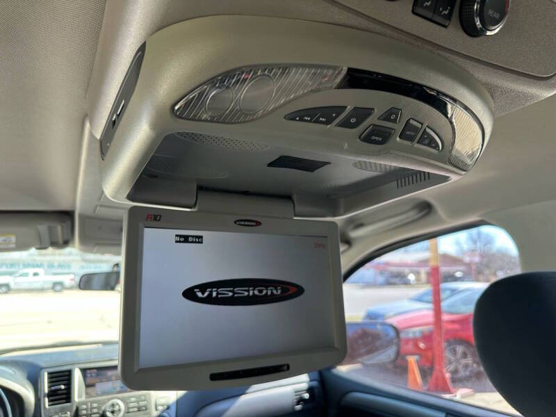 2013 Nissan Armada Platinum