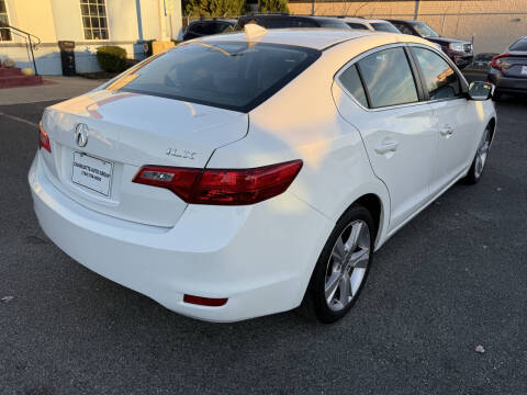 2015 Acura ILX 2.0L w/Tech