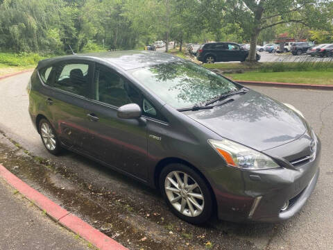 2012 Toyota Prius v Five