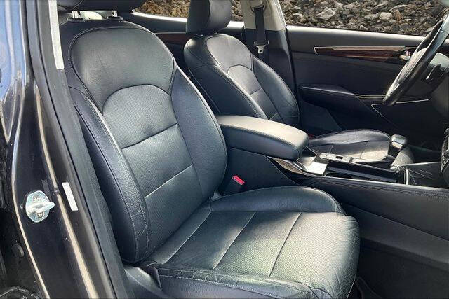 2017 Kia Cadenza Technology