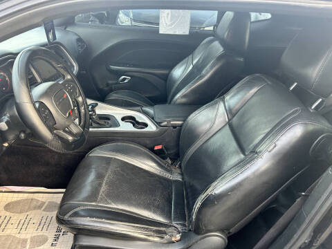 2016 Dodge Challenger SXT Plus