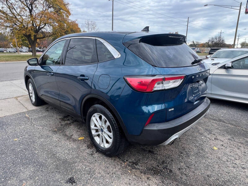 2020 Ford Escape SE
