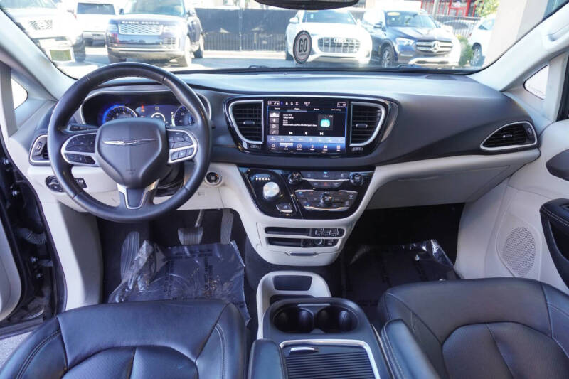 2022 Chrysler Pacifica Touring L