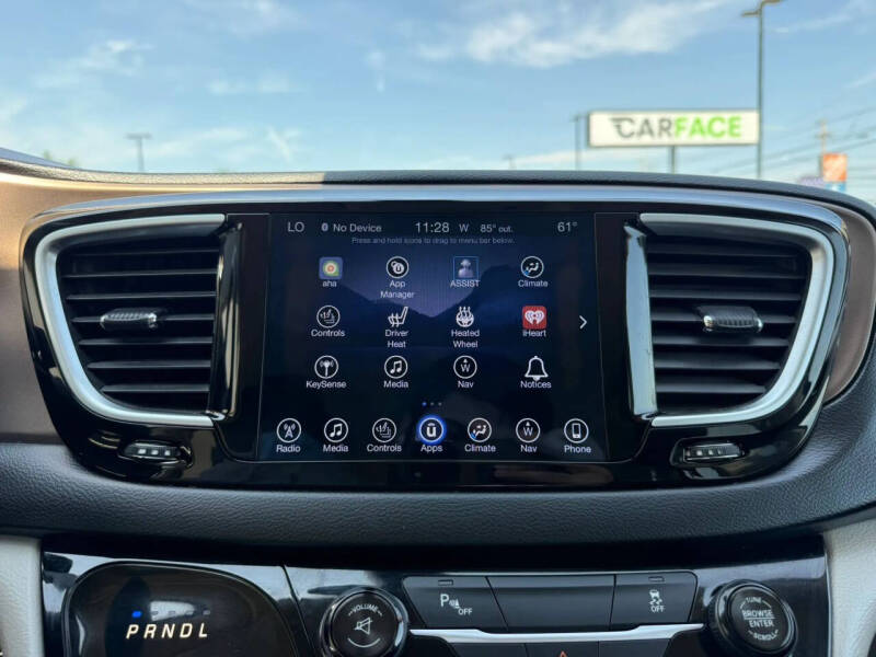 2017 Chrysler Pacifica Touring-L Plus