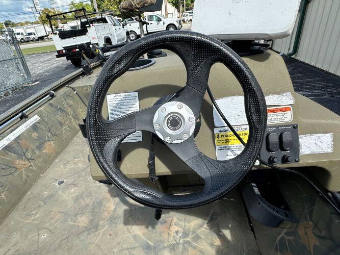 2017 Tracker Grizzly