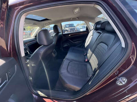 2012 Volkswagen Passat SEL