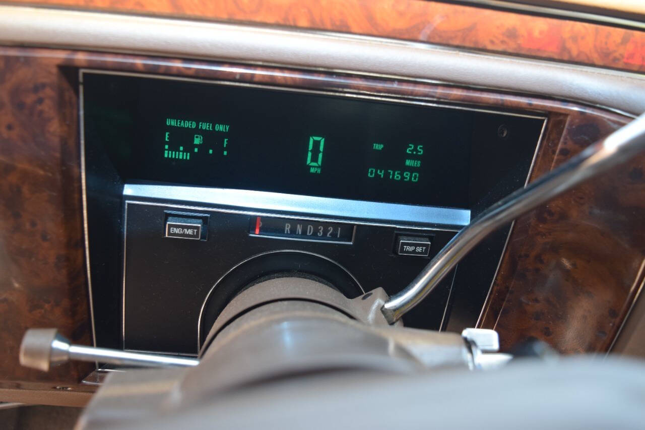 1991 Cadillac Brougham 211