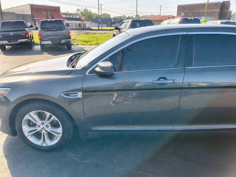2018 Ford Taurus SE