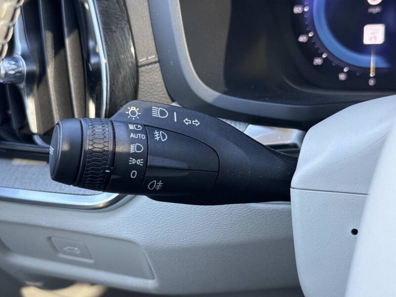 2024 Volvo S60 B5 Ultimate Dark Theme