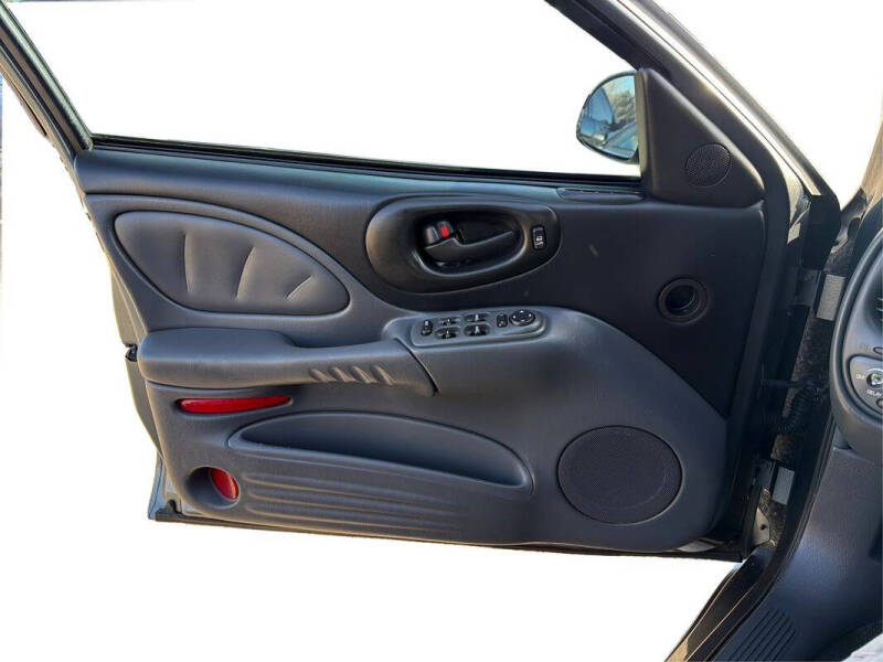 2004 Pontiac Bonneville SE