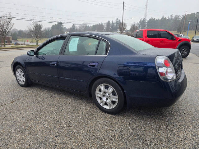 2006 Nissan Altima for sale at QUEENSGATE AUTO SALES in York, PA