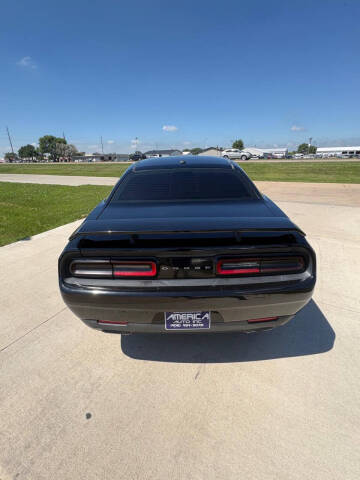 2016 Dodge Challenger SXT Plus