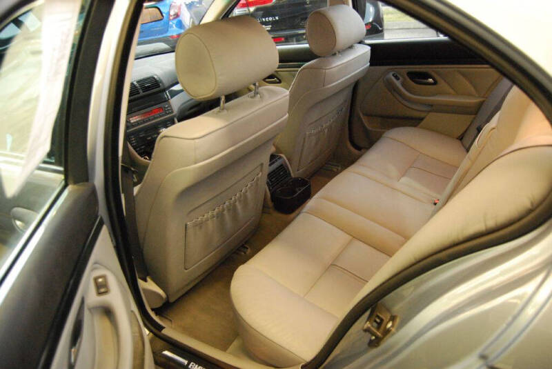 2003 BMW 5 Series 525i