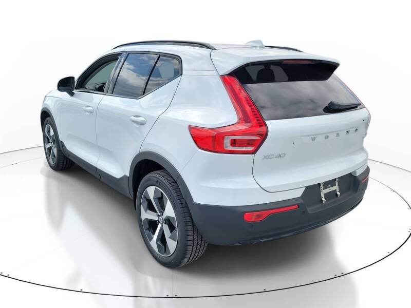 2026 Volvo XC40 B5 Plus