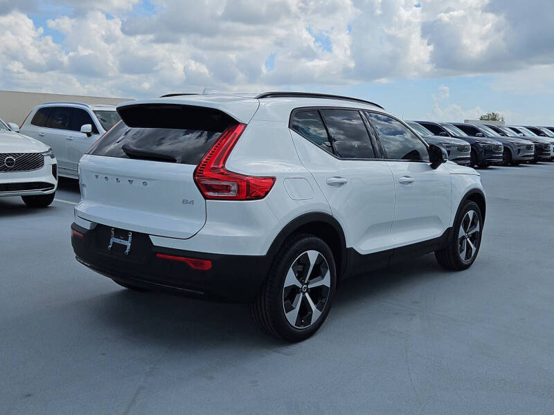 2026 Volvo XC40 B4 Plus