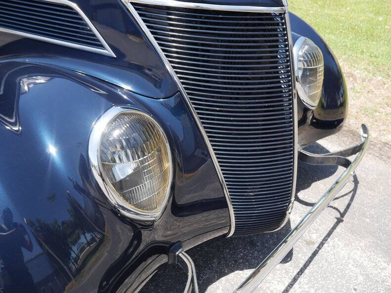 1937 Ford Deluxe